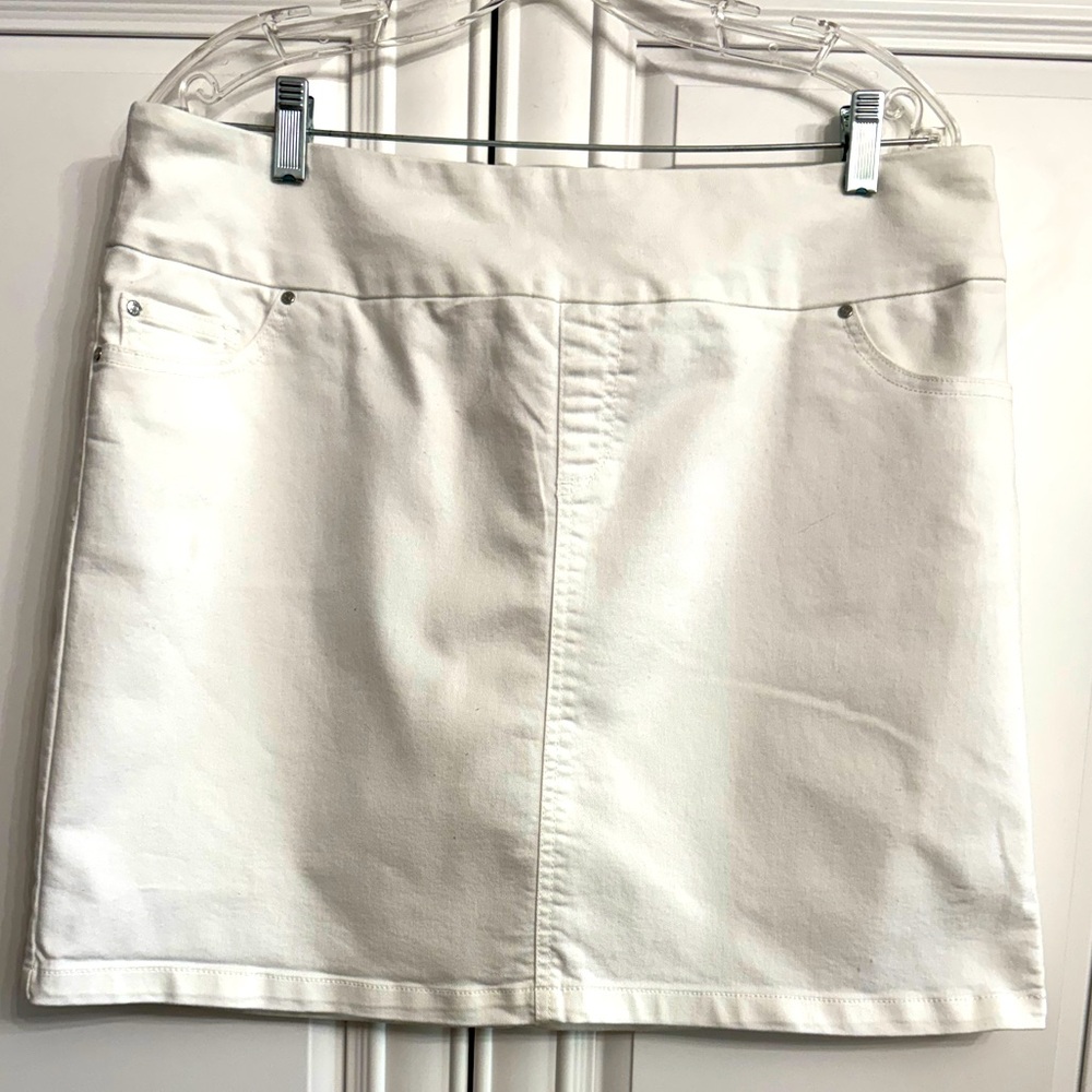 S.C. & Co. Women’s Size XL Classic White Denim Skort 5 Pockets Mini Length